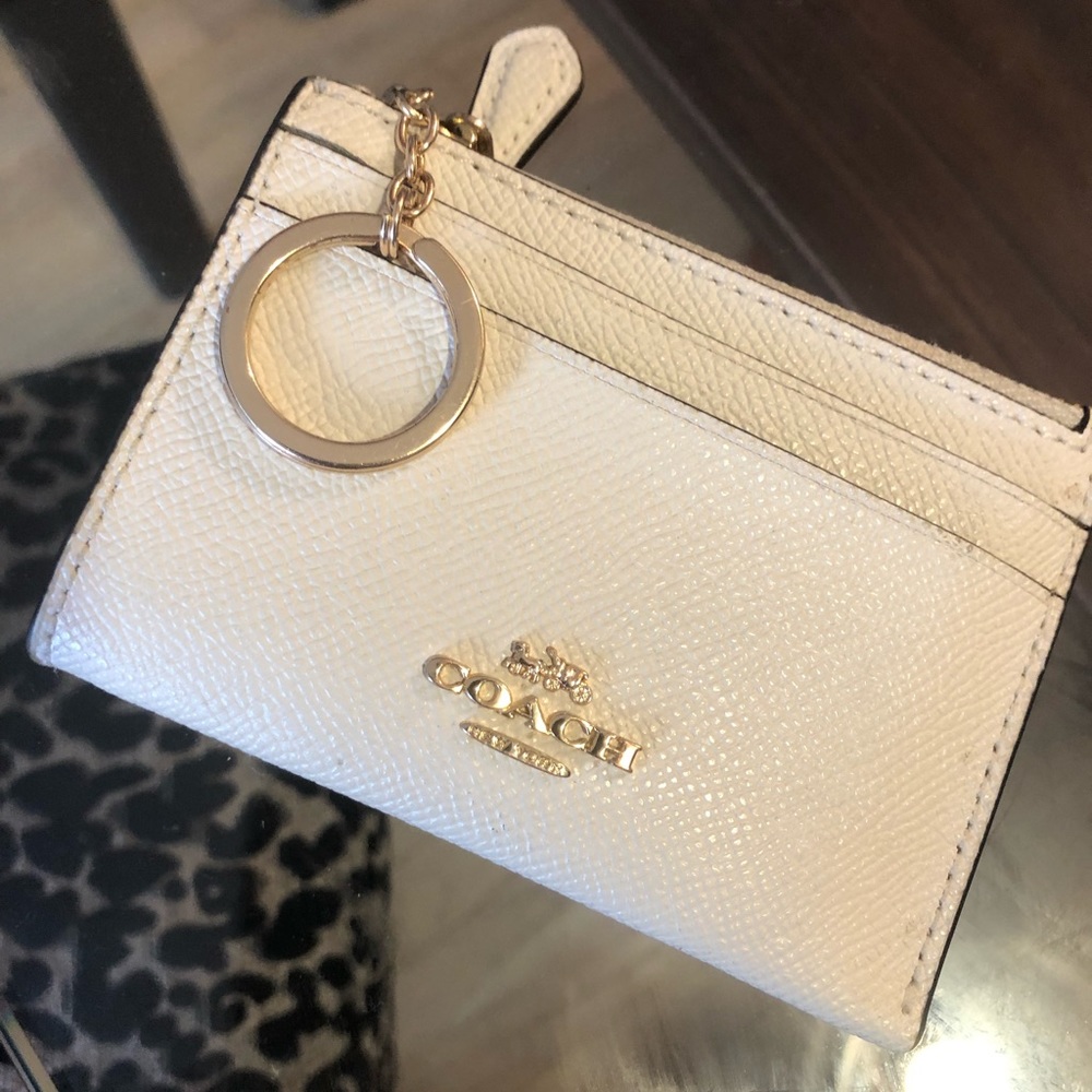 Women’s Cream Coach ID Wallet